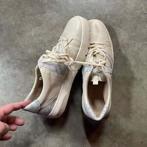 Vionic Cream Sneakers with Subtle Blue Accents Size 10